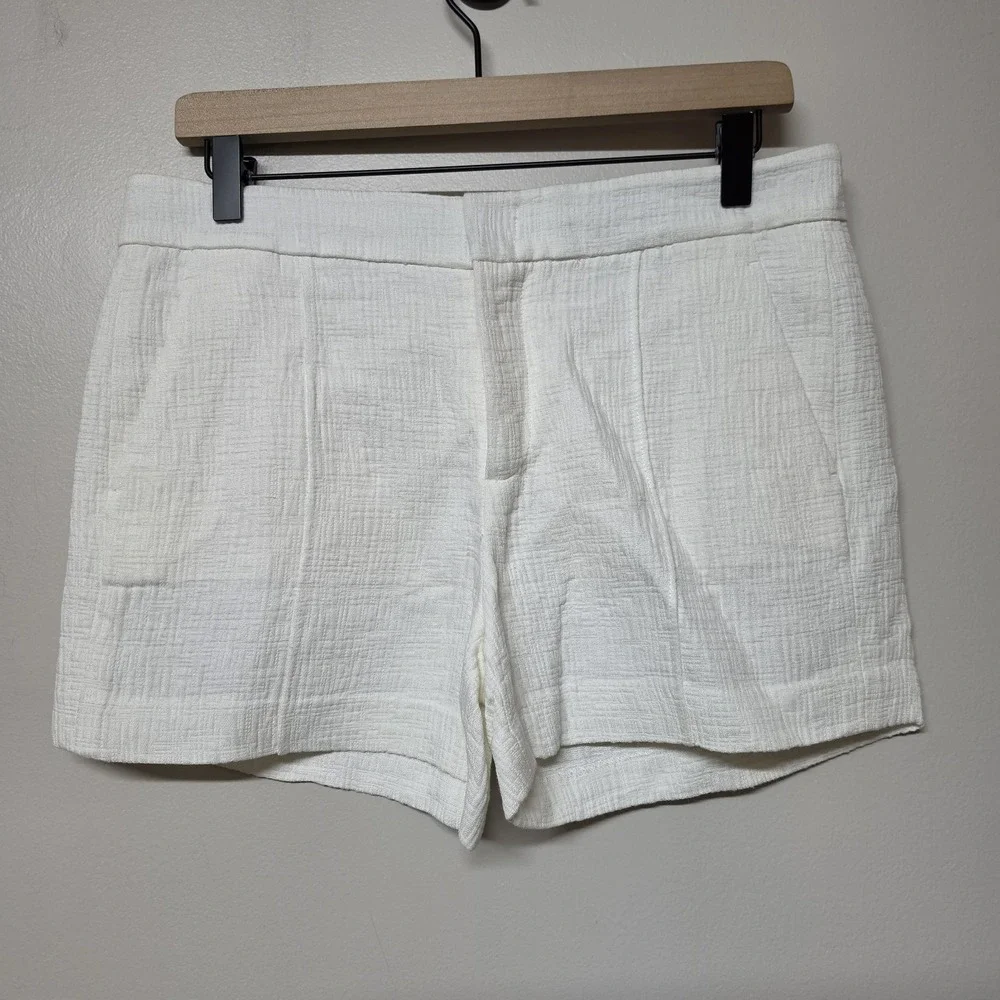 NWT Vince Pintuck Jacquard White Cotton Linen Blend Shorts Size 6 $245 - Picture 2 of 9